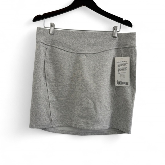 New with tags Lululemon scuba skirt size XL - Picture 2 of 3